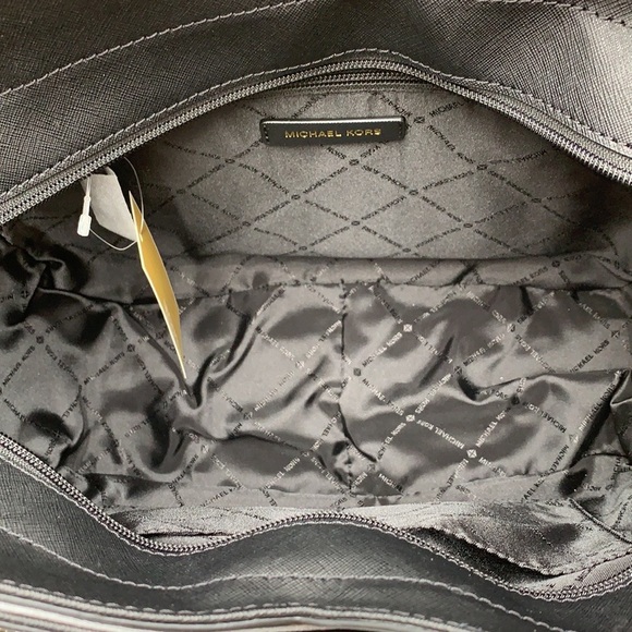 MICHAEL KORS
Jet Set Large Saffiano Leather XCHAIN Shoulder Bag BLACK COLOR - Picture 11 of 15